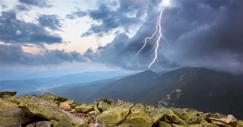 Que faire en cas d’orage en montagne .